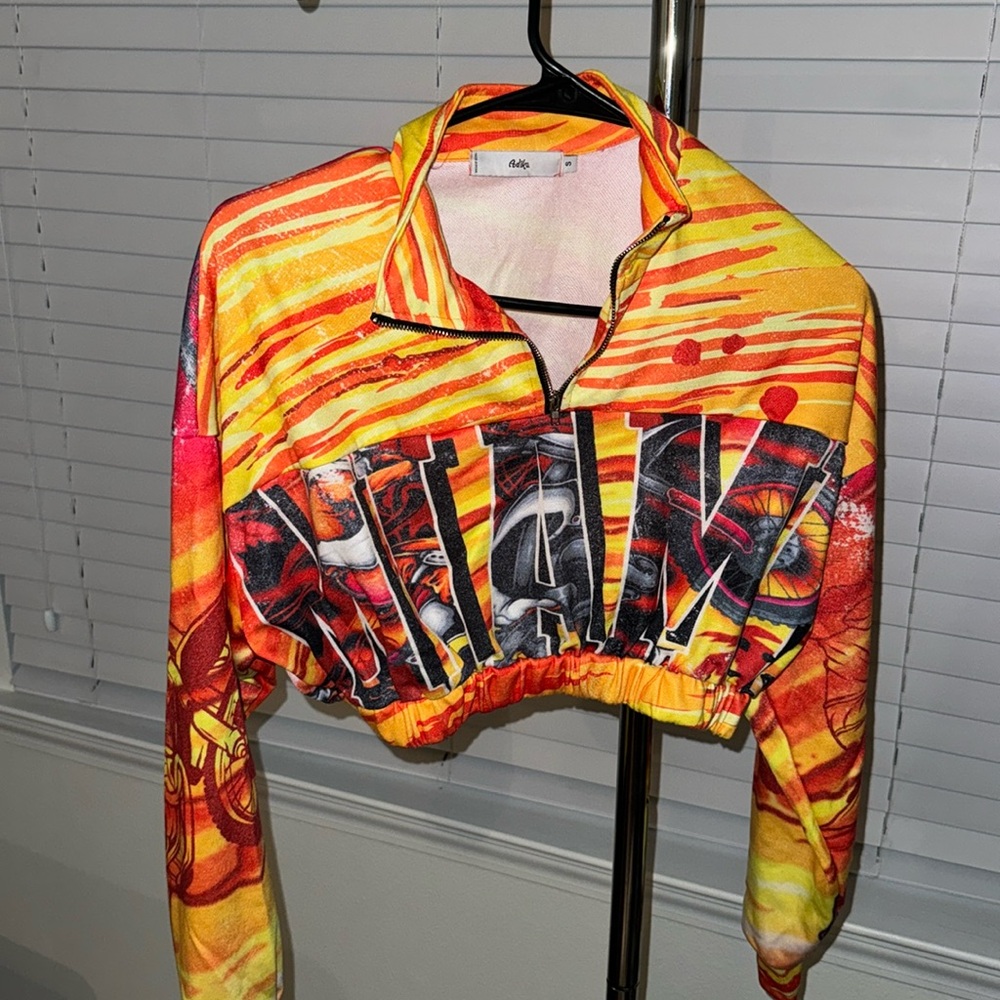 Cropped Graphic Pullover
